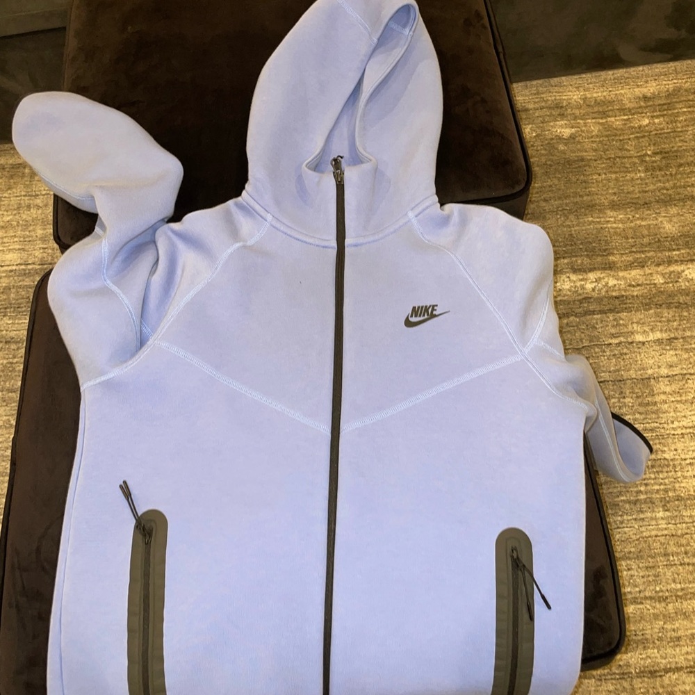 NIKE TECH HOODIE SIZE MEDIUM IN POLAR BLUE